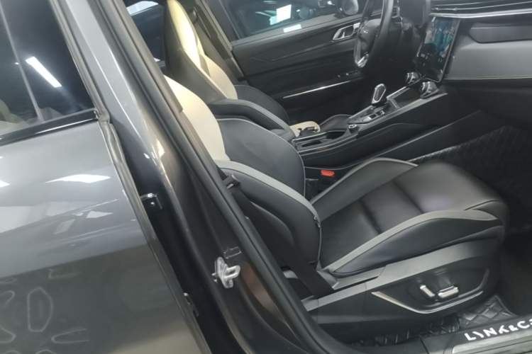 Used Lynk & Co 05 2023 2.0TD Two-Wheel Drive Shine Halo Right Front Seat
