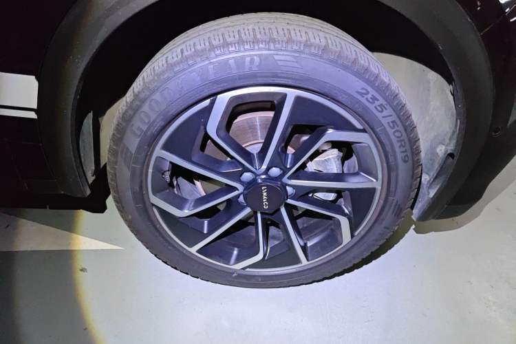Used Lynk & Co 05 2023 2.0TD Two-Wheel Drive Zhaopu Pro Right Front Wheel Hub
