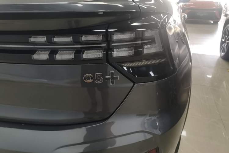 Used Lynk & Co 05 2023 2.0TD Two-Wheel Drive Shine Halo Right Rear Taillight