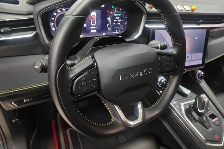 Used Lynk & Co 05 2023 2.0TD Two-Wheel Drive Shine Halo Steering Wheel