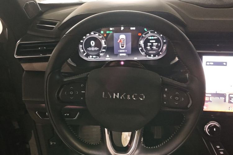 Used Lynk & Co 05 2023 2.0TD Two-Wheel Drive Shine Halo Steering Wheel