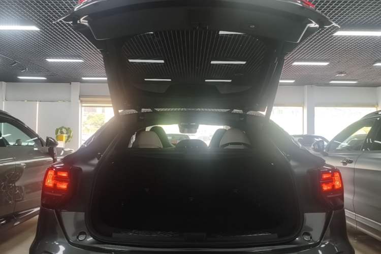 Used Lynk & Co 05 2023 2.0TD Two-Wheel Drive Shine Halo Trunk