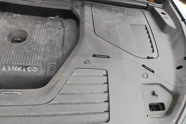 Used Lynk & Co 05 2023 2.0TD Two-Wheel Drive Shine Halo Engine Bay Left