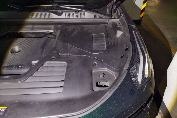 Used Lynk & Co 05 2023 2.0TD Two-Wheel Drive Shine Halo Engine Bay Left