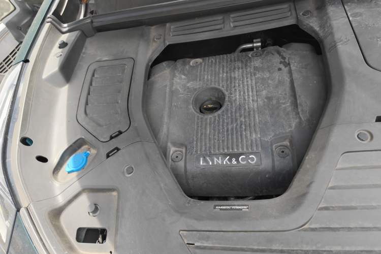 Used Lynk & Co 05 2023 2.0TD Two-Wheel Drive Shine Halo Engine Bay Right