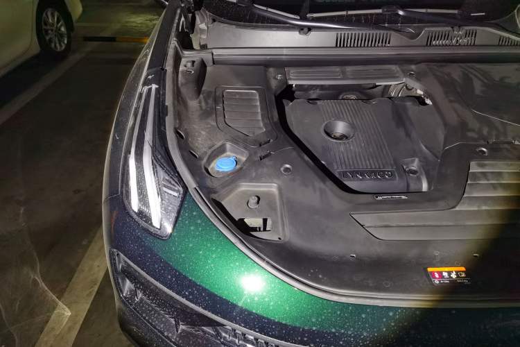 Used Lynk & Co 05 2023 2.0TD Two-Wheel Drive Shine Halo Engine Bay Right