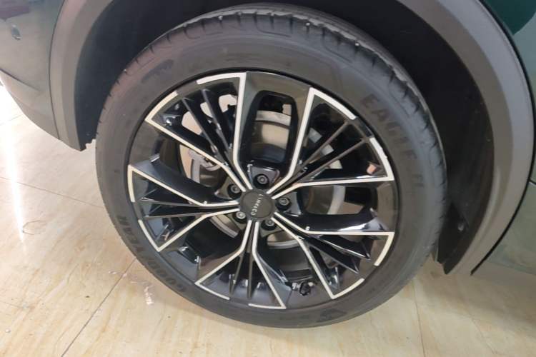 Used Lynk & Co 05 2023 2.0TD Two-Wheel Drive Shine Halo Exterior 5