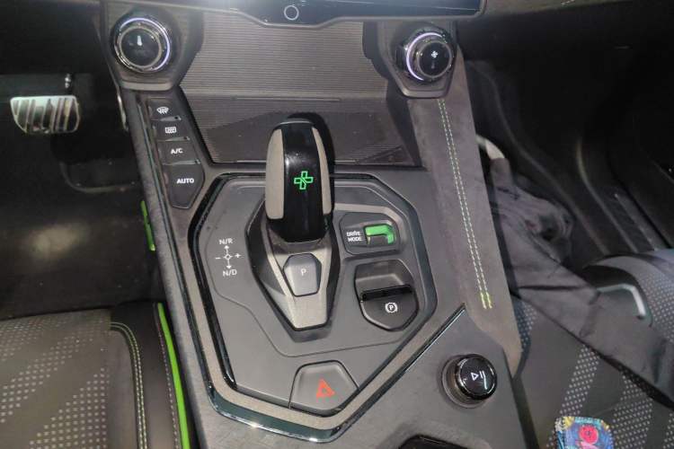 Used Lynk & Co 05 2023 05+ 2.0TD Four-Wheel Drive Exploration Edition Gear Lever