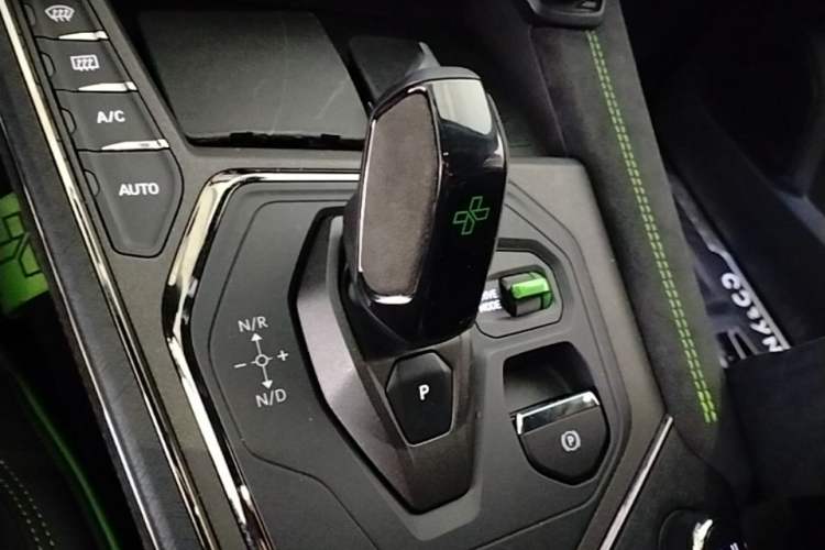 Used Lynk & Co 05 2023 05+ 2.0TD Four-Wheel Drive Exploration Edition Gear Lever