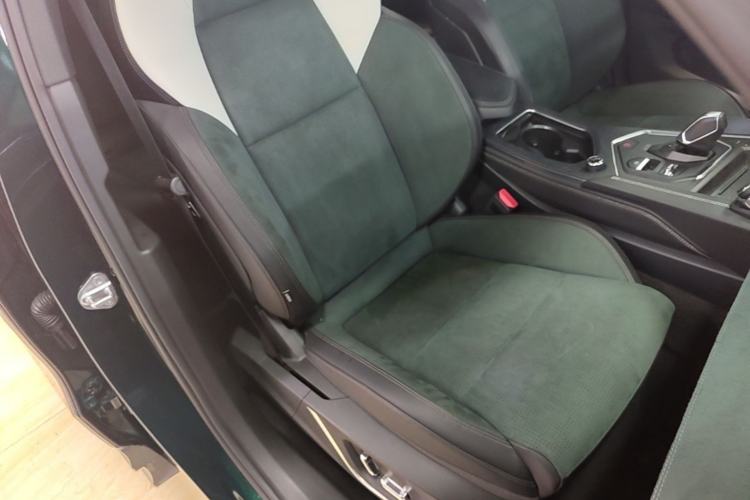 Used Lynk & Co 05 2023 2.0TD Two-Wheel Drive Shine Halo Right Front Seat