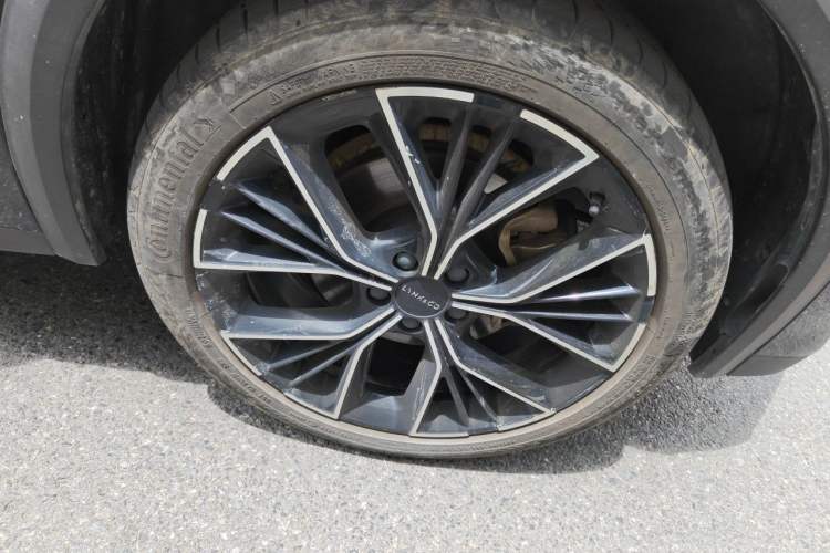 Used Lynk & Co 05 2023 2.0TD Two-Wheel Drive Shine Halo Right Front Wheel Hub
