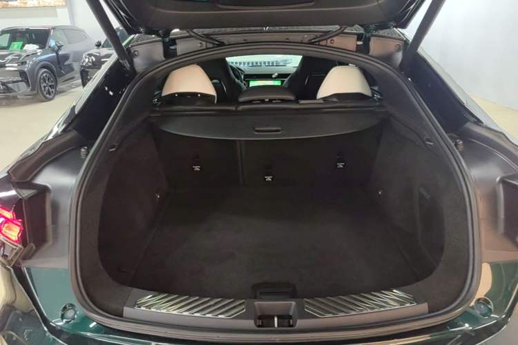 Used Lynk & Co 05 2023 2.0TD Two-Wheel Drive Shine Halo Trunk