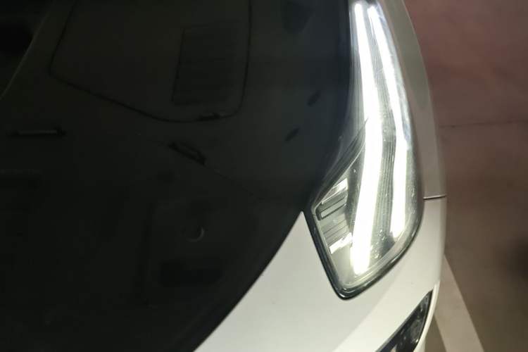 Used Lynk & Co 05 2023 2.0TD Two-Wheel Drive Shine Halo Engine Bay Left