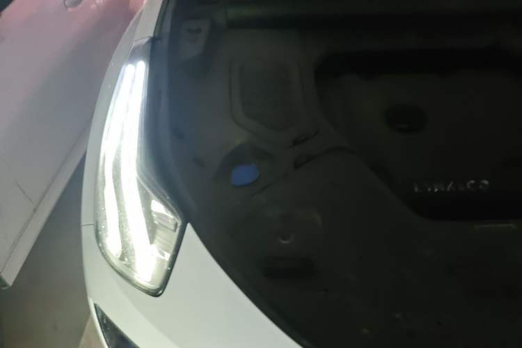 Used Lynk & Co 05 2023 2.0TD Two-Wheel Drive Shine Halo Engine Bay Right