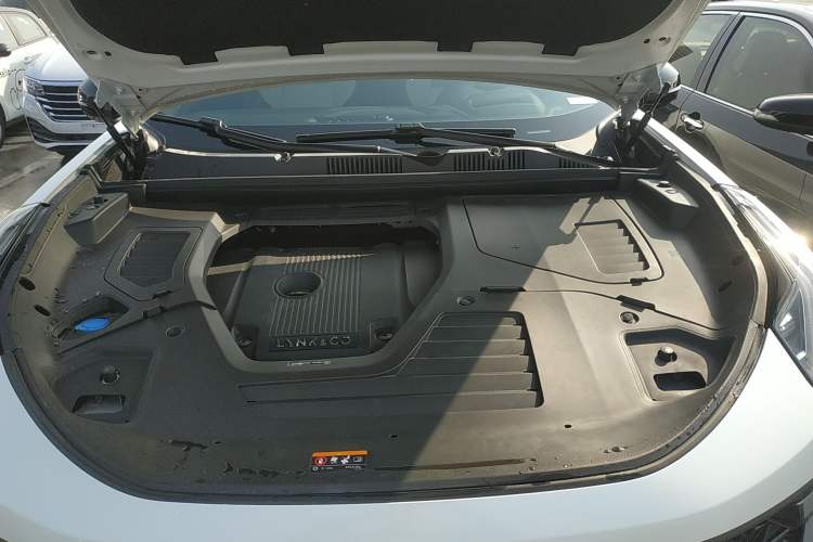 Used Lynk & Co 05 2023 2.0TD Two-Wheel Drive Shine Halo Engine Bay