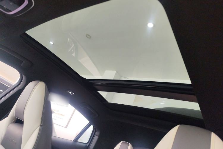 Used Lynk & Co 05 2023 2.0TD Two-Wheel Drive Shine Halo Headliner