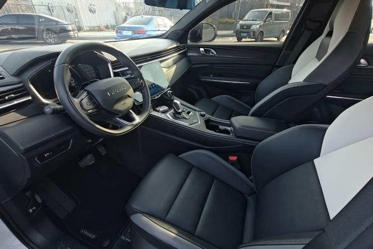 Used Lynk & Co 05 2023 2.0TD Two-Wheel Drive Shine Halo Interior 3