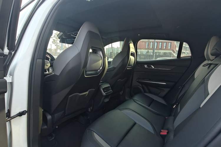 Used Lynk & Co 05 2023 2.0TD Two-Wheel Drive Shine Halo Interior 5