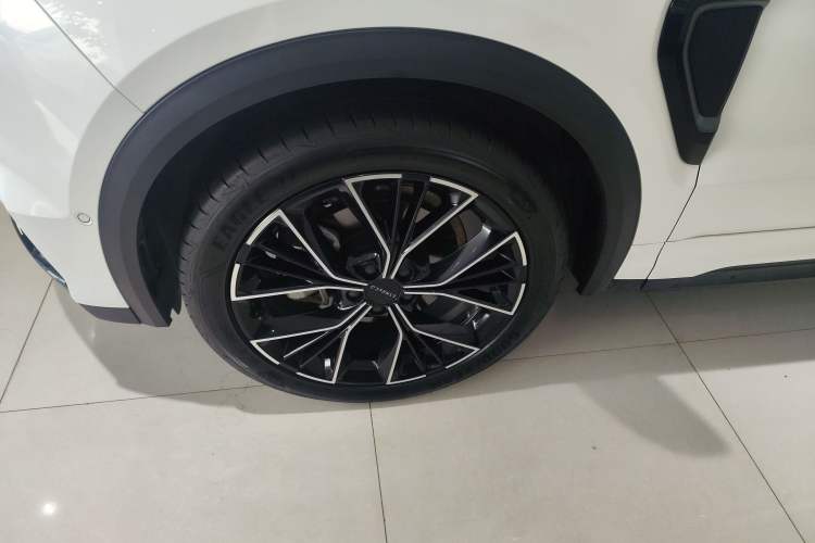 Used Lynk & Co 05 2023 2.0TD Two-Wheel Drive Shine Halo Left Front Wheel Hub