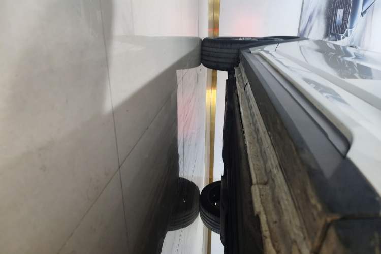 Used Lynk & Co 05 2023 2.0TD Two-Wheel Drive Shine Halo Right Side Sill