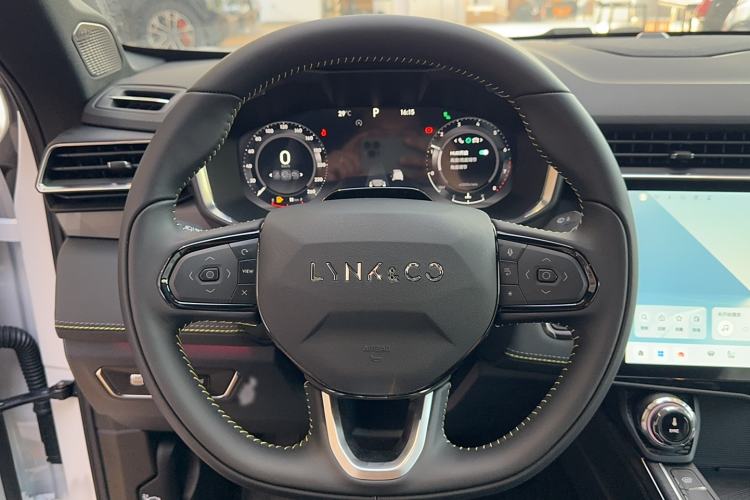 Used Lynk & Co 05 2023 2.0TD Two-Wheel Drive Shine Halo Steering Wheel