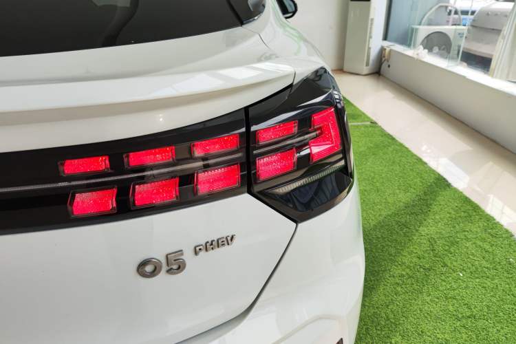 Used Lynk & Co 05 EM-P 2021 1.5TD PHEV HALO Exterior 6