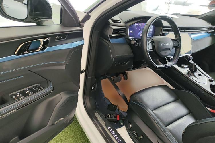 Used Lynk & Co 05 EM-P 2021 1.5TD PHEV HALO Interior 3