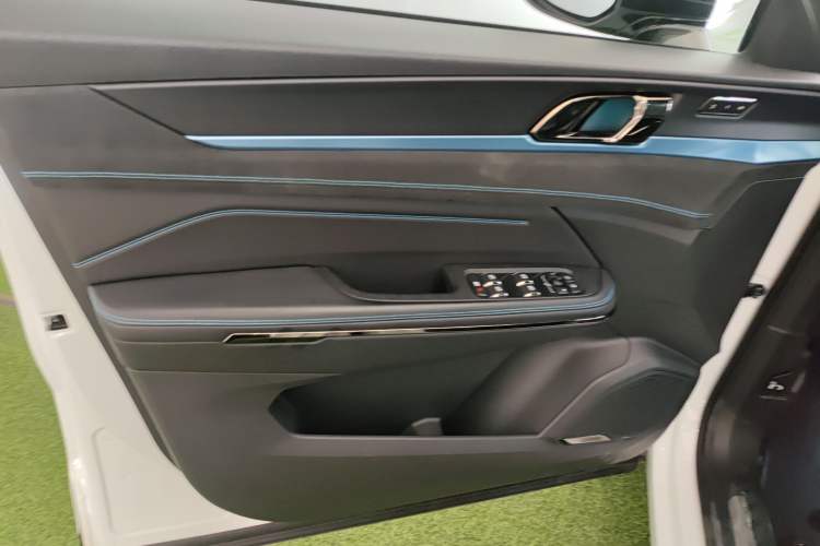 Used Lynk & Co 05 EM-P 2021 1.5TD PHEV HALO Interior 7
