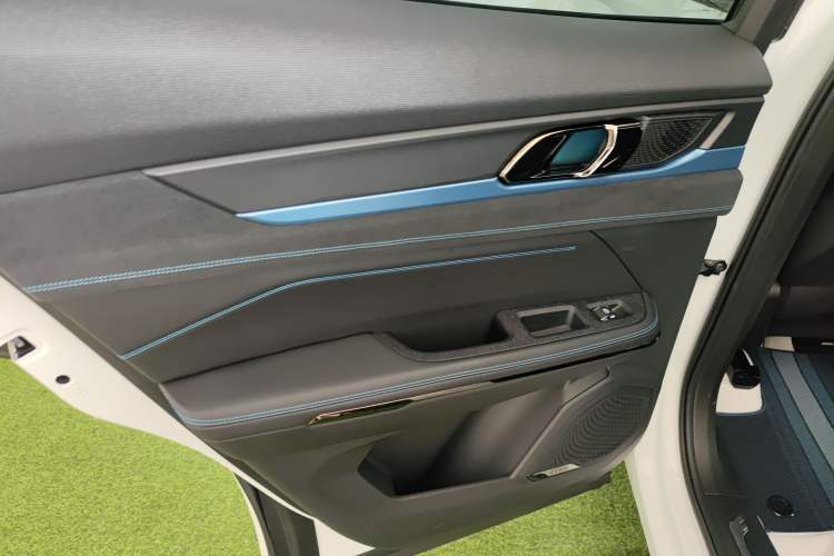 Used Lynk & Co 05 EM-P 2021 1.5TD PHEV HALO Interior 8
