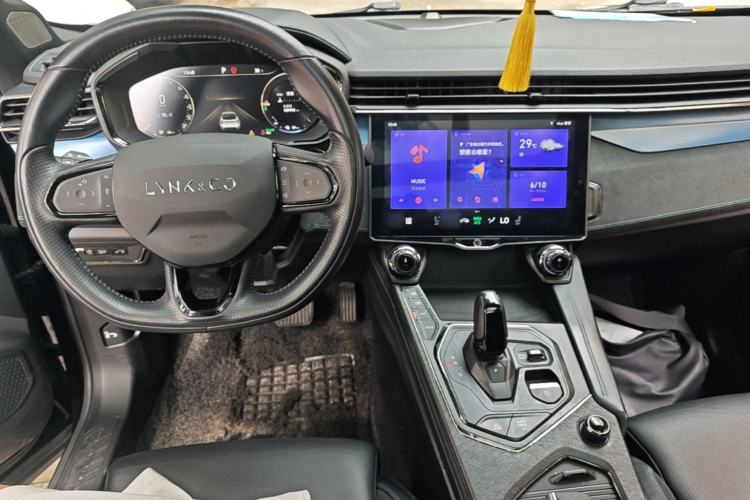 Used Lynk & Co 05 EM-P 2021 1.5TD PHEV HALO Center Console