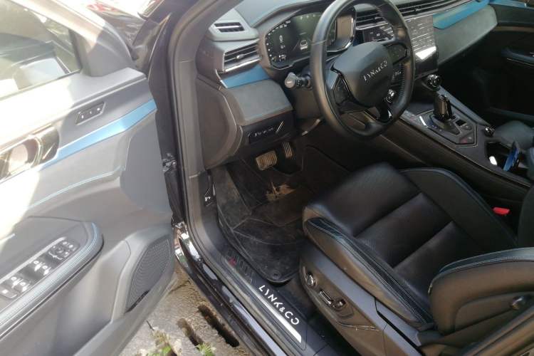 Used Lynk & Co 05 EM-P 2021 1.5TD PHEV HALO Driver Seat
