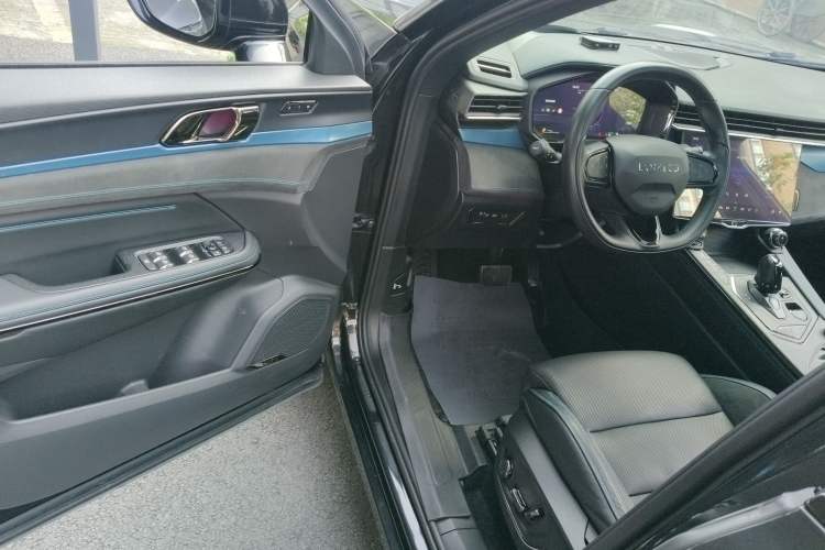 Used Lynk & Co 05 EM-P 2021 1.5TD PHEV HALO Driver Seat
