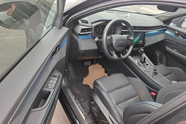 Used Lynk & Co 05 EM-P 2021 1.5TD PHEV HALO Driver Seat