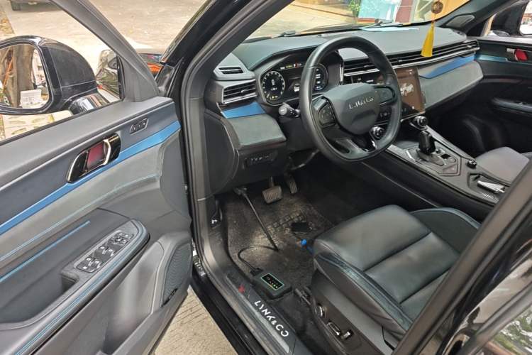 Used Lynk & Co 05 EM-P 2021 1.5TD PHEV HALO Driver Seat