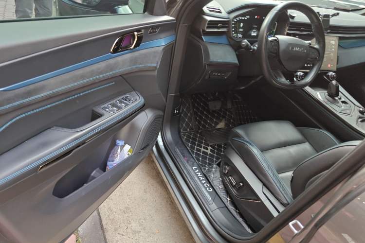 Used Lynk & Co 05 EM-P 2021 1.5TD PHEV HALO Driver Seat