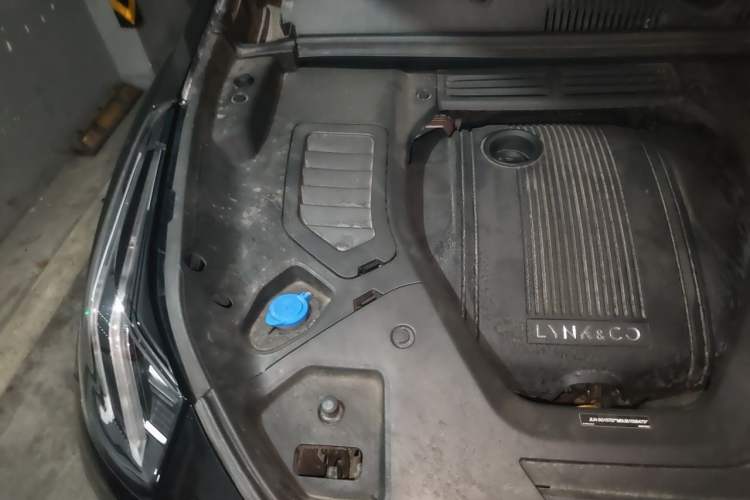 Used Lynk & Co 05 EM-P 2021 1.5TD PHEV HALO Engine Bay Right