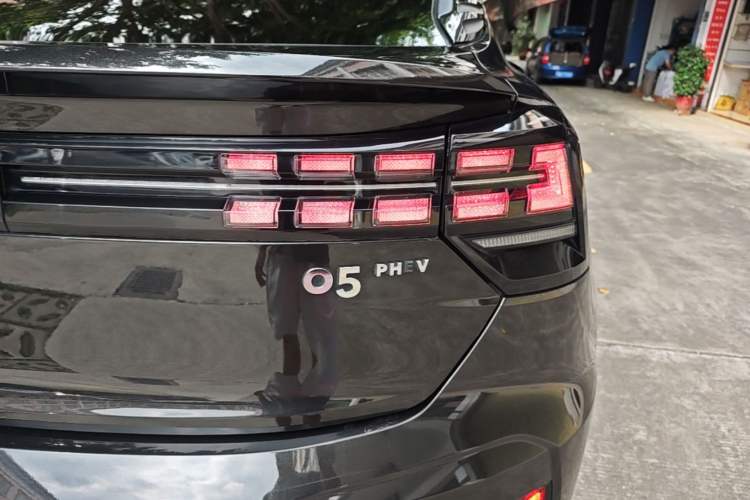 Used Lynk & Co 05 EM-P 2021 1.5TD PHEV HALO Exterior 3