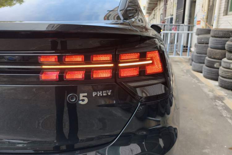 Used Lynk & Co 05 EM-P 2021 1.5TD PHEV HALO Exterior 4
