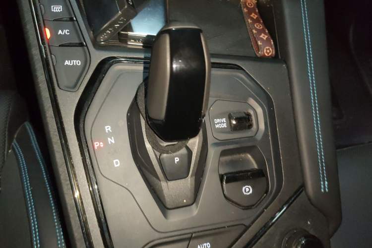 Used Lynk & Co 05 EM-P 2021 1.5TD PHEV HALO Gear Lever