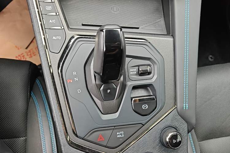 Used Lynk & Co 05 EM-P 2021 1.5TD PHEV HALO Gear Lever