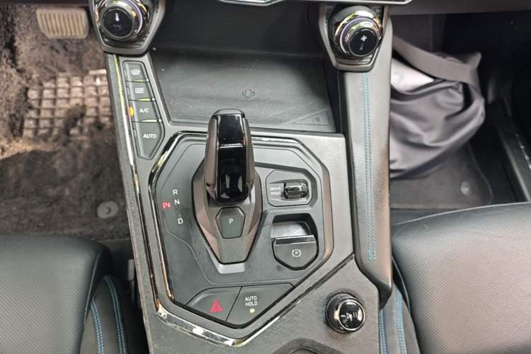 Used Lynk & Co 05 EM-P 2021 1.5TD PHEV HALO Gear Lever