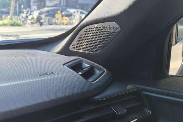 Used Lynk & Co 05 EM-P 2021 1.5TD PHEV HALO Interior 13