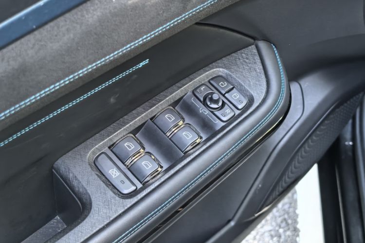 Used Lynk & Co 05 EM-P 2021 1.5TD PHEV HALO Interior 14