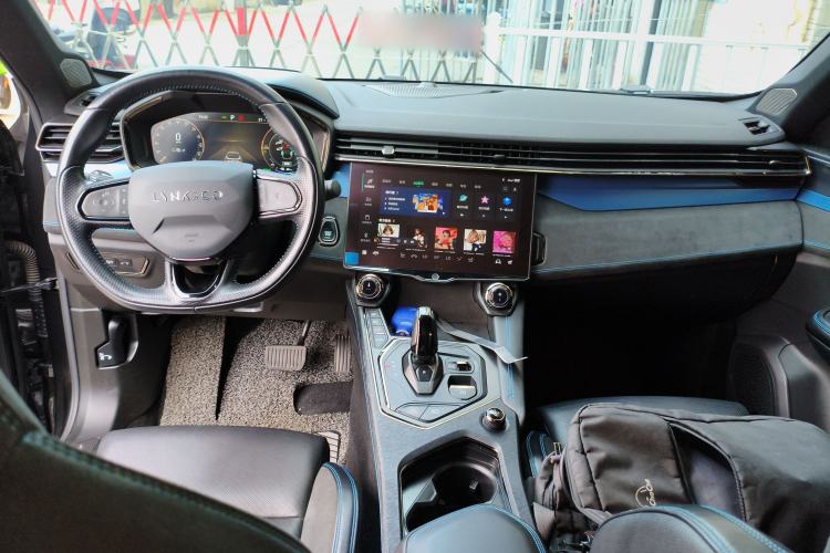Used Lynk & Co 05 EM-P 2021 1.5TD PHEV HALO Interior 2