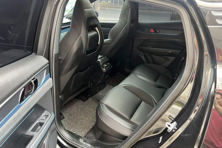 Used Lynk & Co 05 EM-P 2021 1.5TD PHEV HALO Interior 4