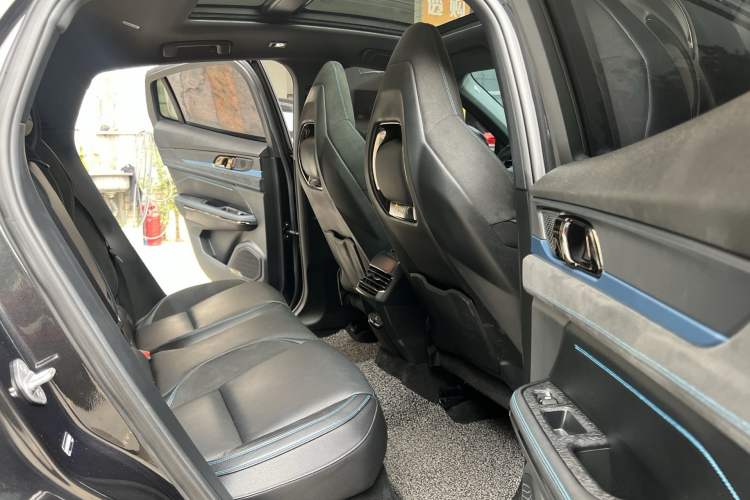 Used Lynk & Co 05 EM-P 2021 1.5TD PHEV HALO Interior 5