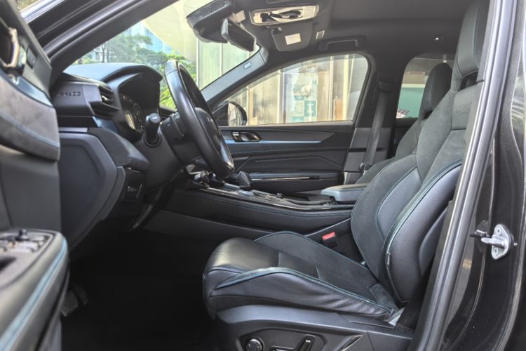 Used Lynk & Co 05 EM-P 2021 1.5TD PHEV HALO Interior 8