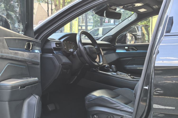 Used Lynk & Co 05 EM-P 2021 1.5TD PHEV HALO Interior 9