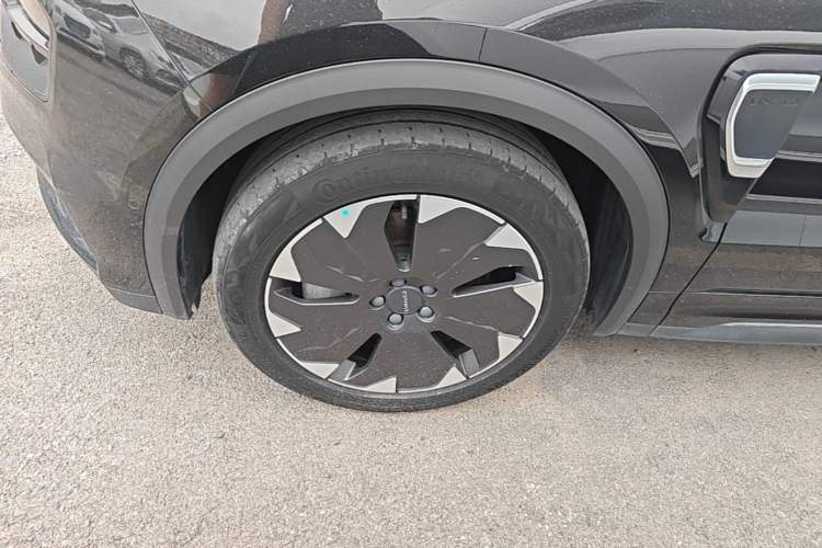 Used Lynk & Co 05 EM-P 2021 1.5TD PHEV HALO Left Front Wheel Hub