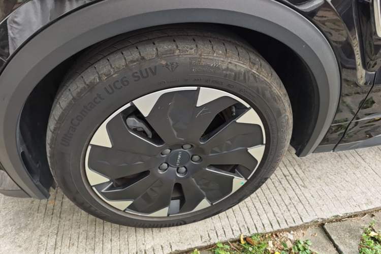 Used Lynk & Co 05 EM-P 2021 1.5TD PHEV HALO Left Front Wheel Hub